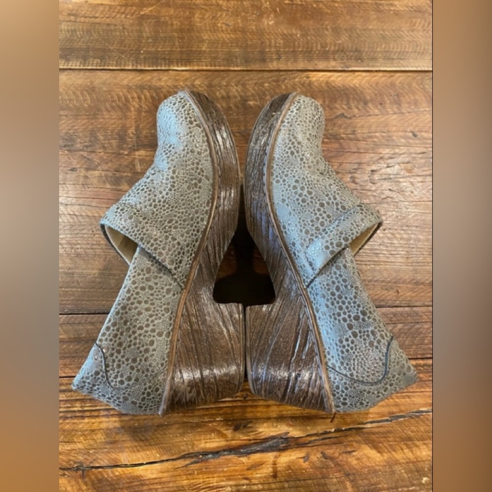 Clogs size 7 - Picture 3 of 11